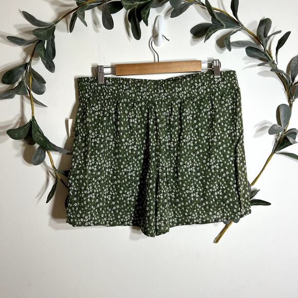 NWT Green Floral Pull On Shorts - Picture 3 of 5